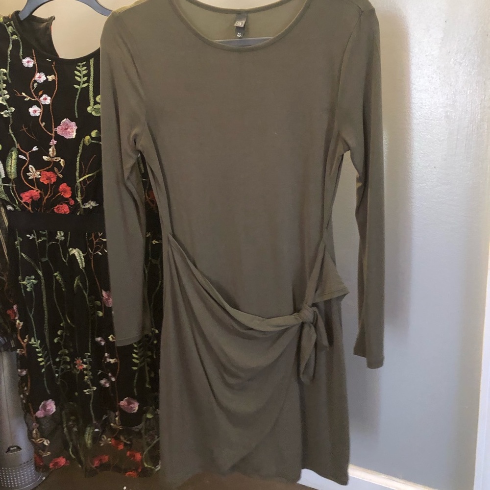 Cute wrap dress. Green.